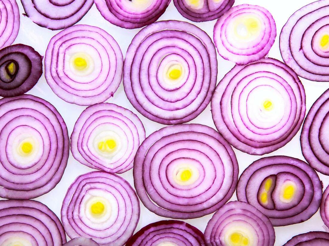 slices of red onion